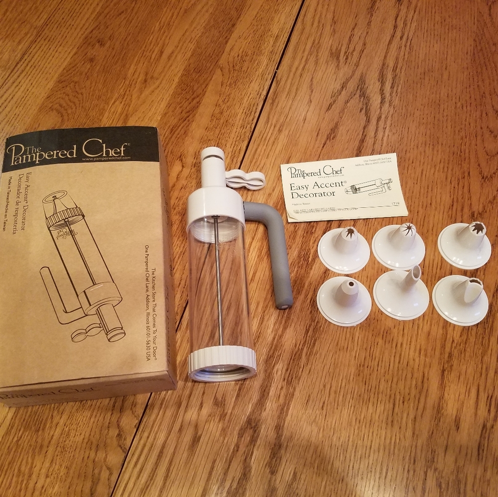 Pampered Chef Easy Accent Decorator
